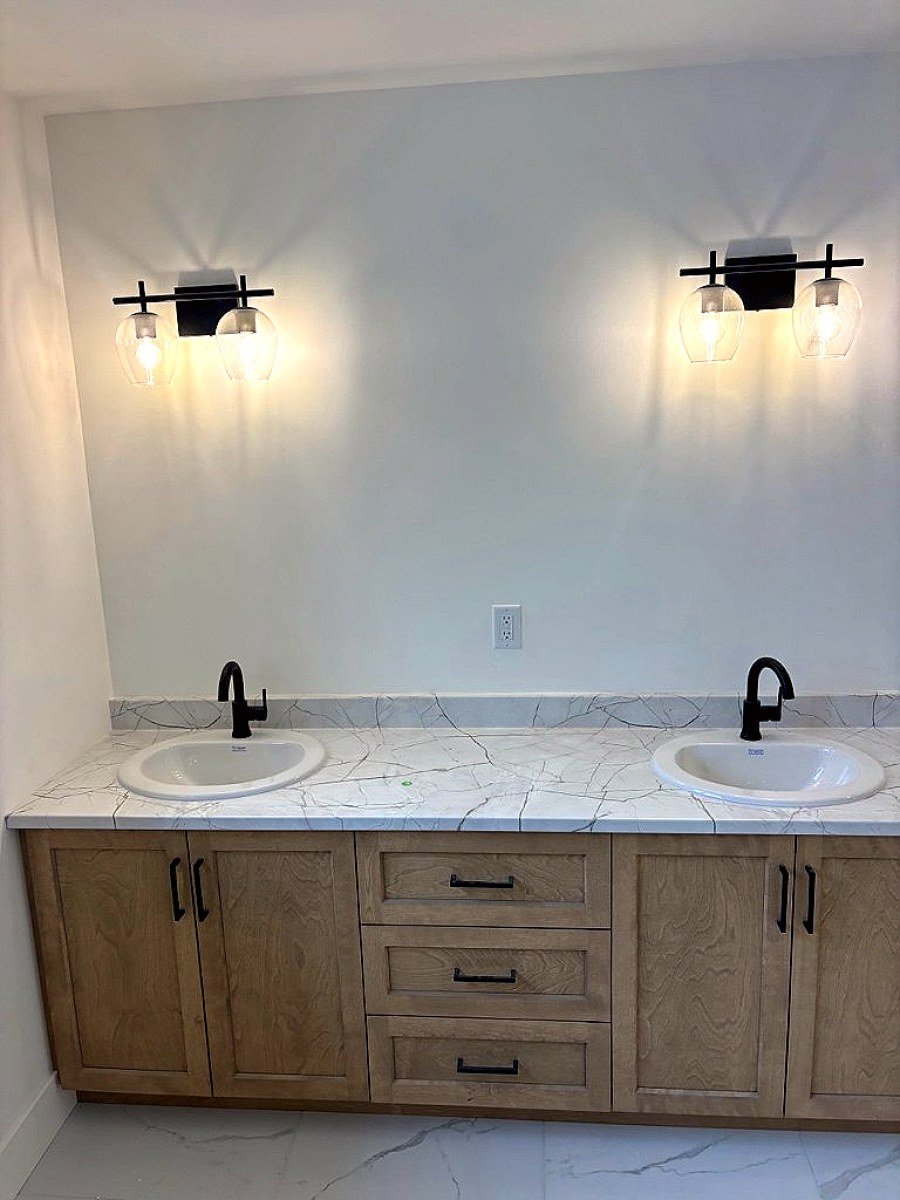 Double vanity fixtures