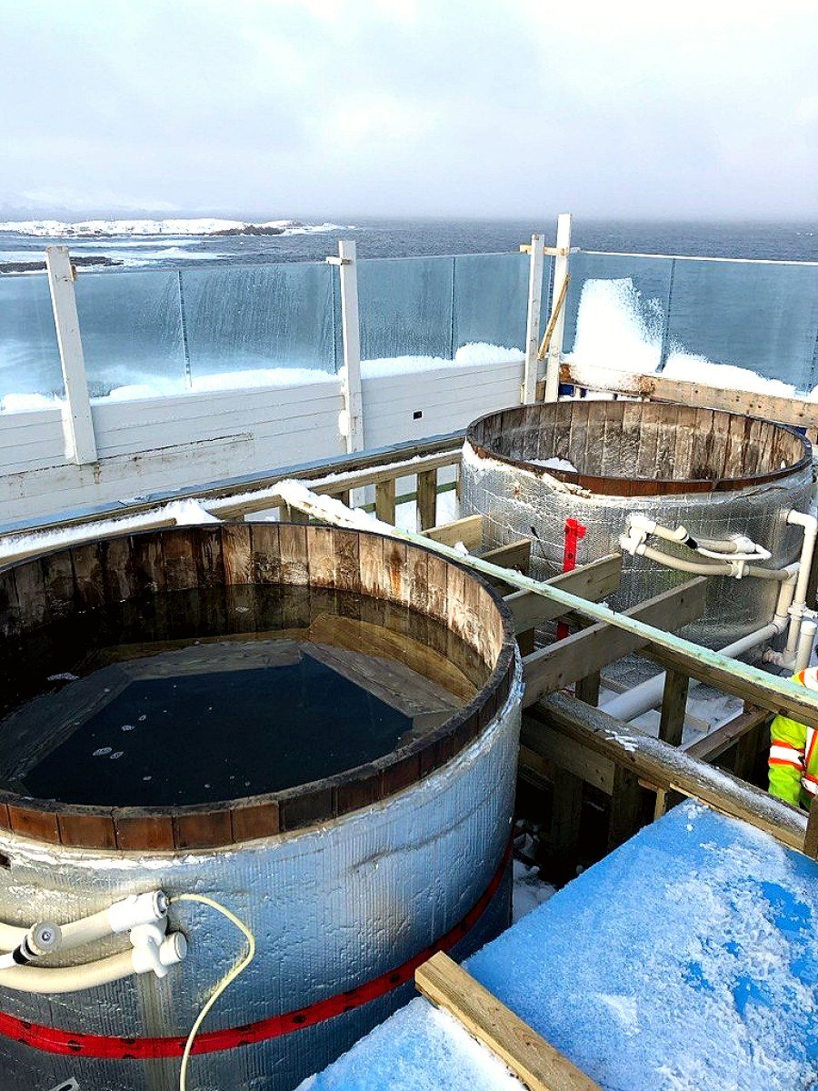 Twin hot tubs on deck